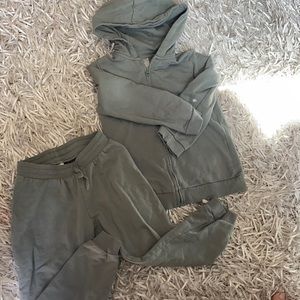 Cute set never worn!